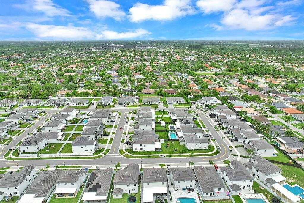 Small Image of 12735 SOUTH WEST 211TH ST #Main, Miami Number 9