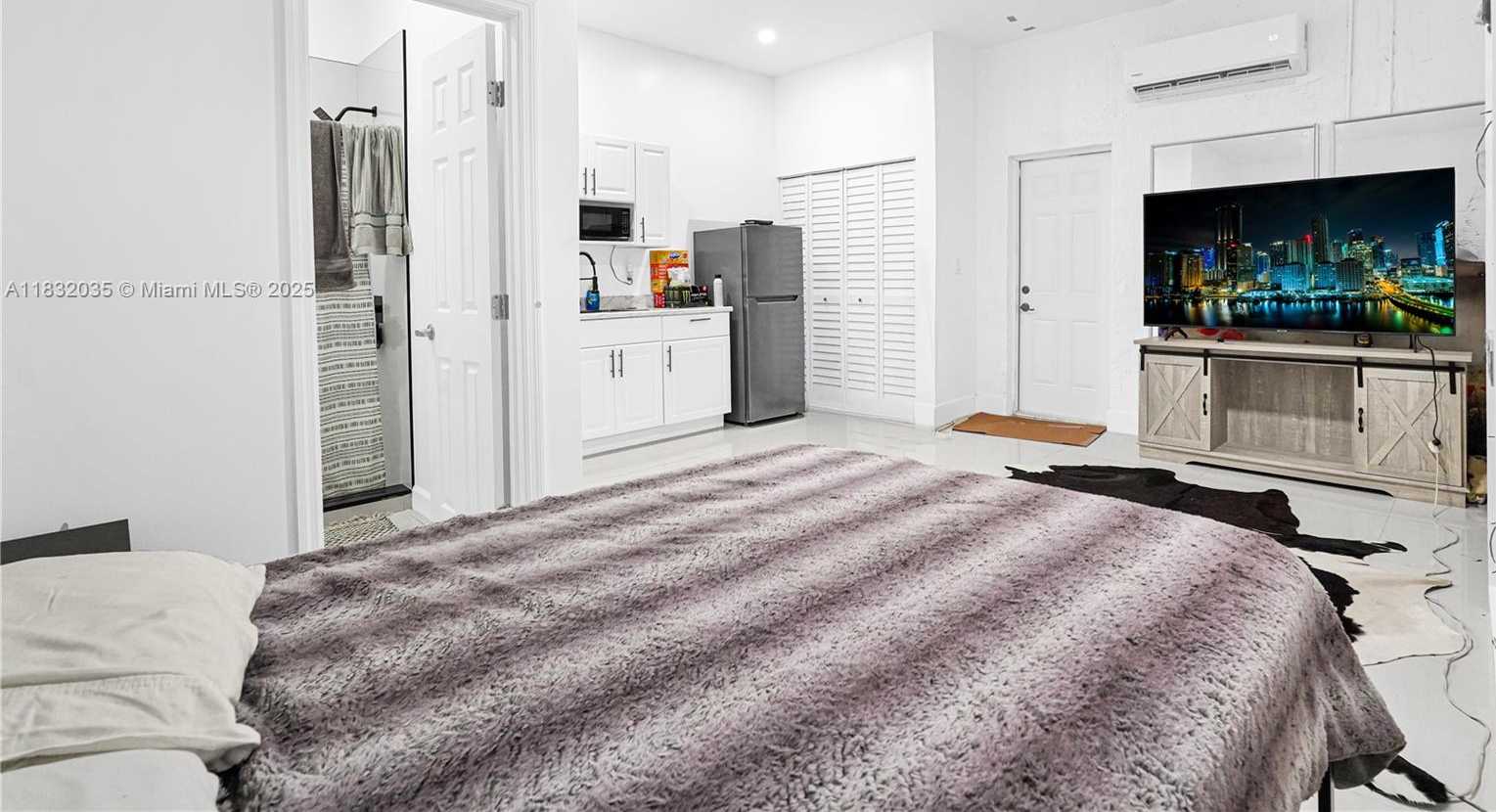Small Image of 12735 SOUTH WEST 211TH ST #12735, Miami Number 21