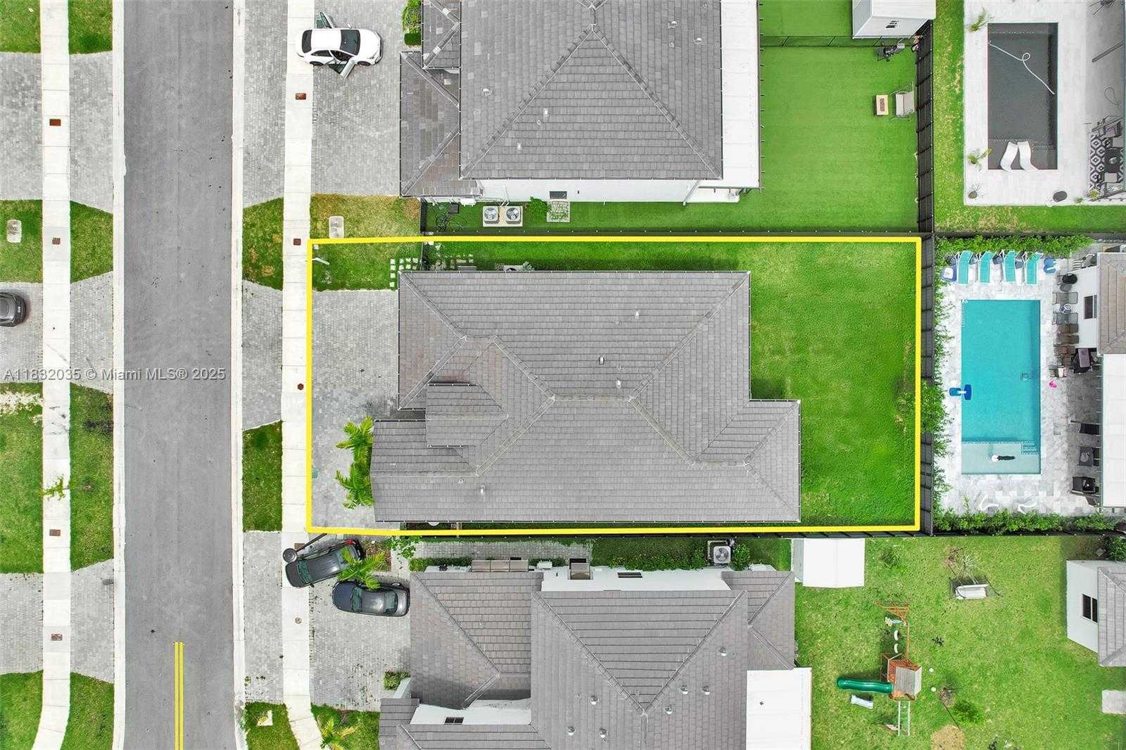 Small Image of 12735 SOUTH WEST 211TH ST #12735, Miami Number 3