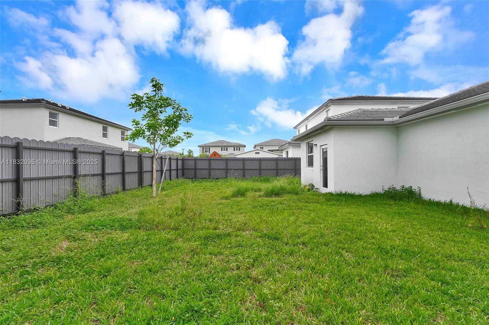 Small Image of 12735 SOUTH WEST 211TH ST #12735, Miami Number 7