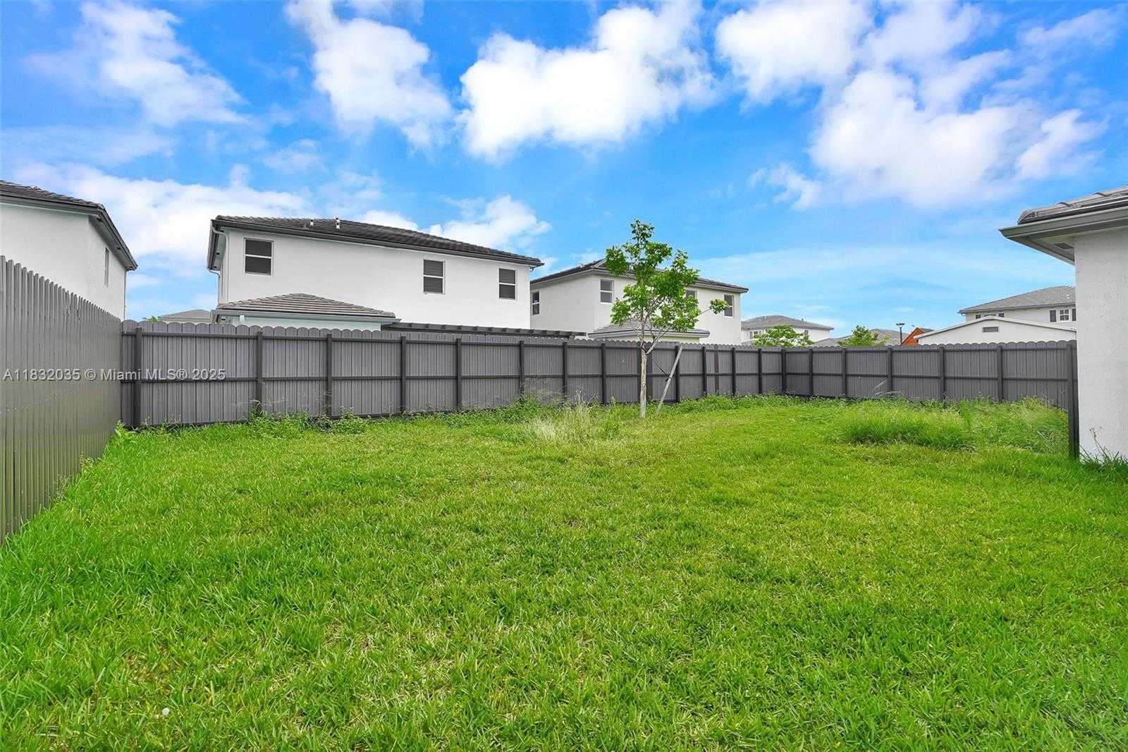 Small Image of 12735 SOUTH WEST 211TH ST #12735, Miami Number 8