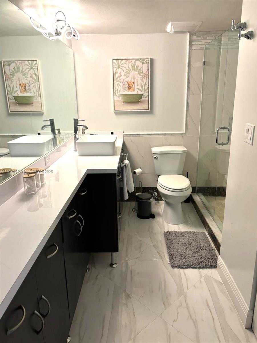 Small Image of 1390 OCEAN DR #502, Miami Beach Number 10