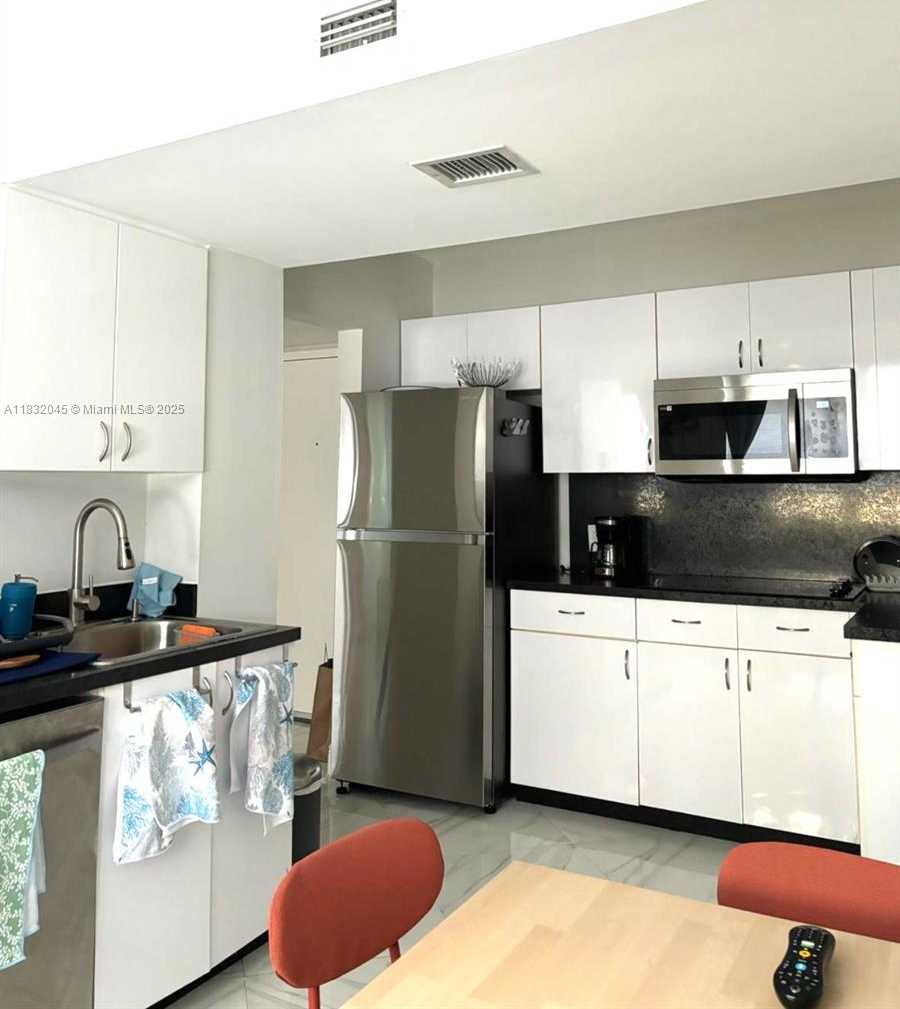 Small Image of 1390 OCEAN DR #502, Miami Beach Number 11