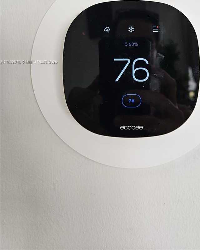 Small Image of 1390 OCEAN DR #502, Miami Beach Number 14