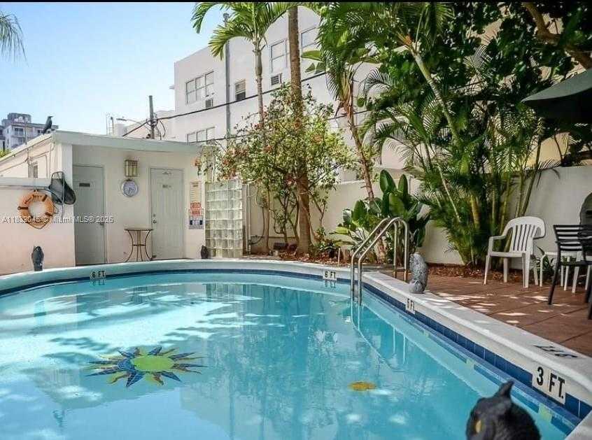 Small Image of 1390 OCEAN DR #502, Miami Beach Number 15