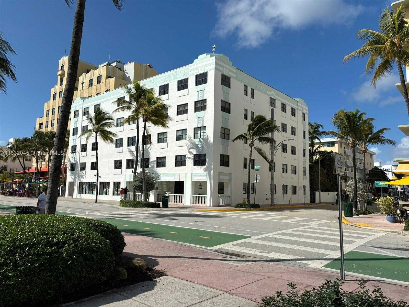 Small Image of 1390 OCEAN DR #502, Miami Beach Number 17