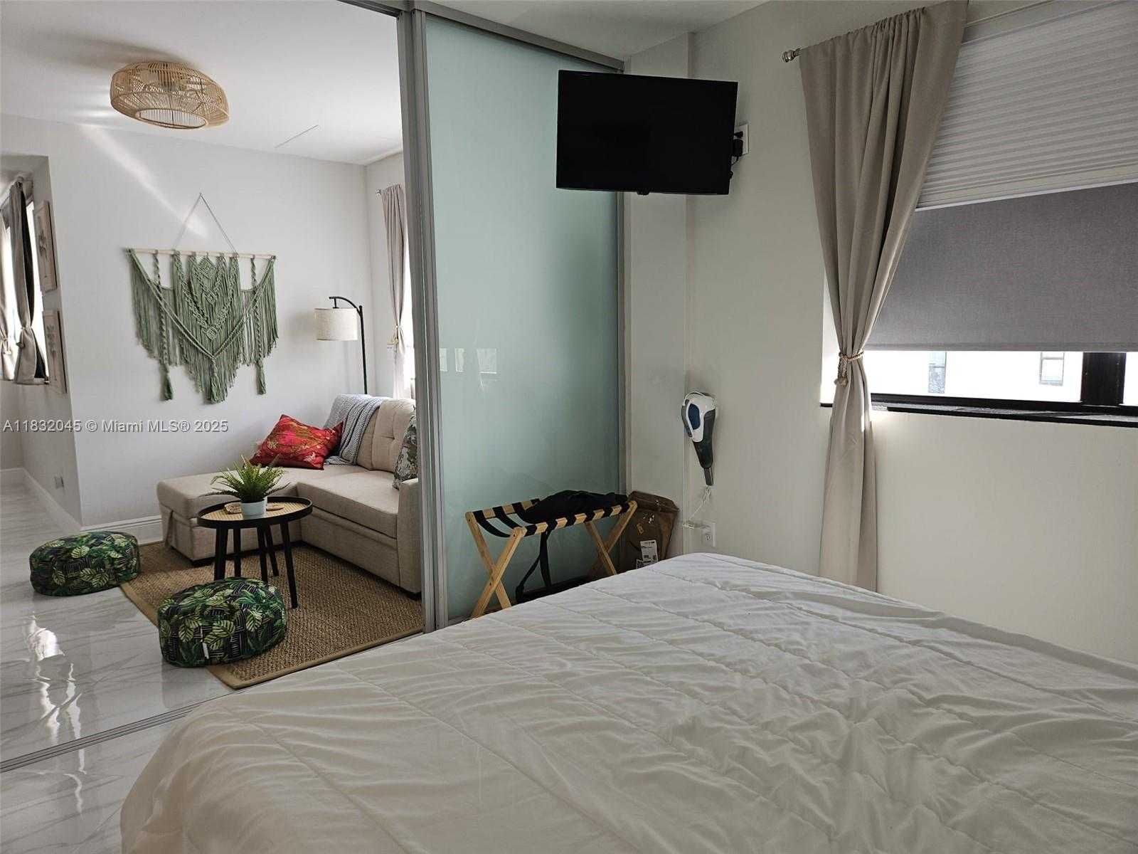 Small Image of 1390 OCEAN DR #502, Miami Beach Number 6