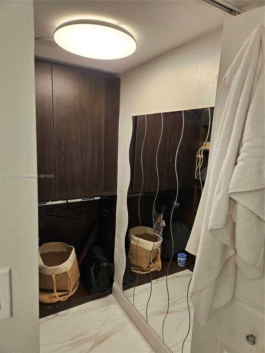 Small Image of 1390 OCEAN DR #502, Miami Beach Number 8