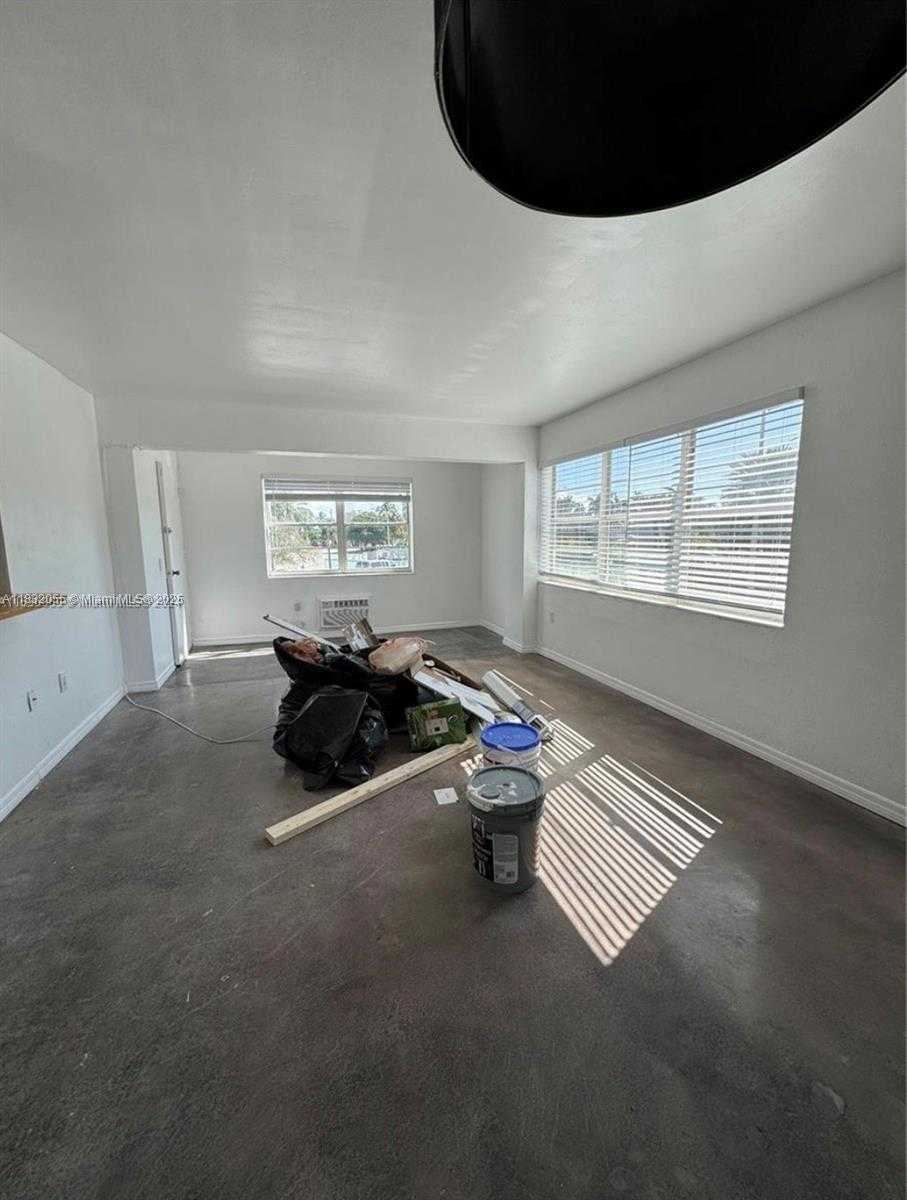Small Image of 7904 WEST DR #101, North Bay Village Number 4