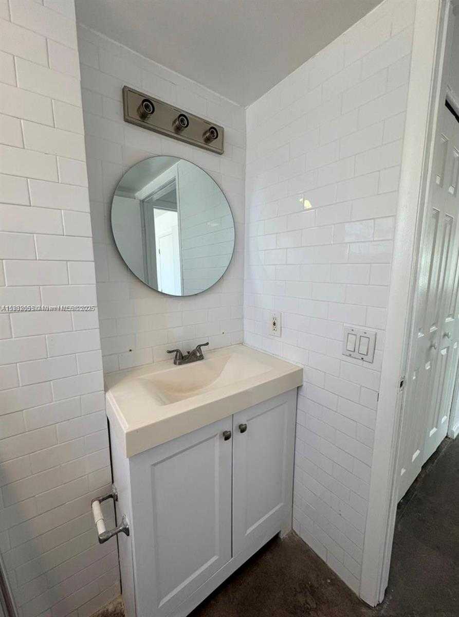 Small Image of 7904 WEST DR #101, North Bay Village Number 8