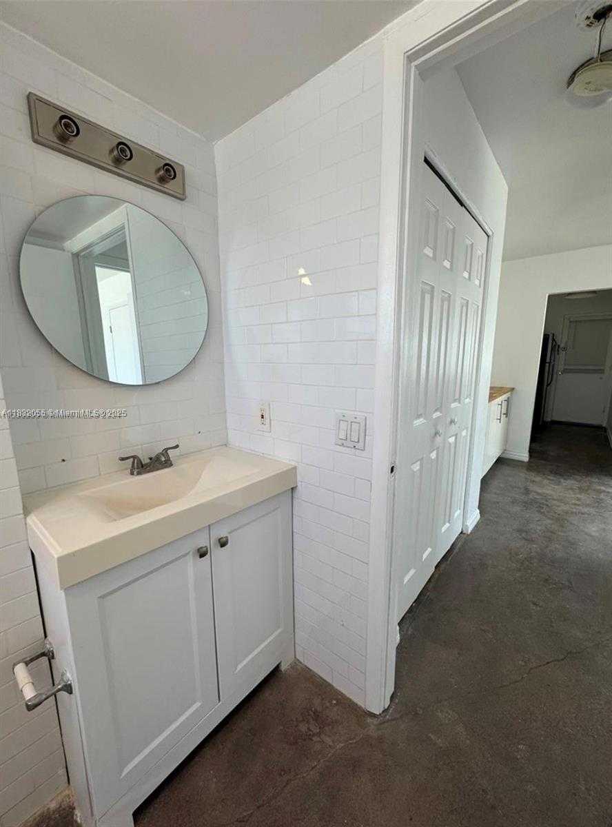 Small Image of 7904 WEST DR #101, North Bay Village Number 9