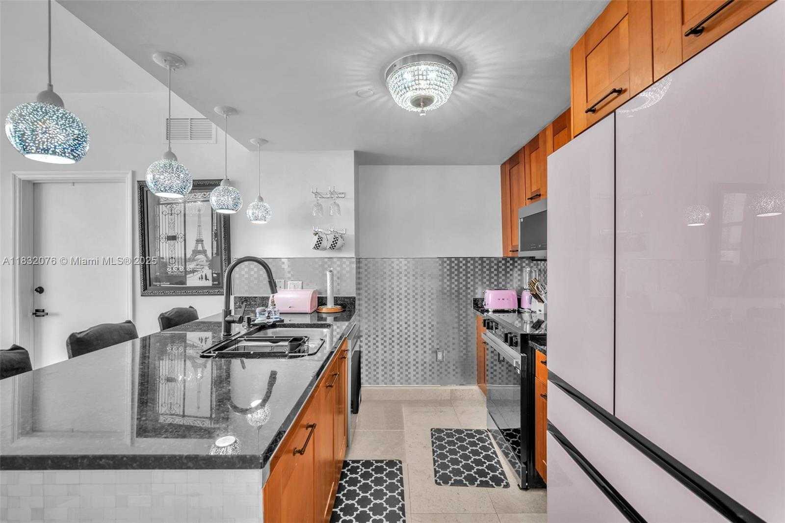 Small Image of 4100 SALZEDO ST #519, Coral Gables Number 5