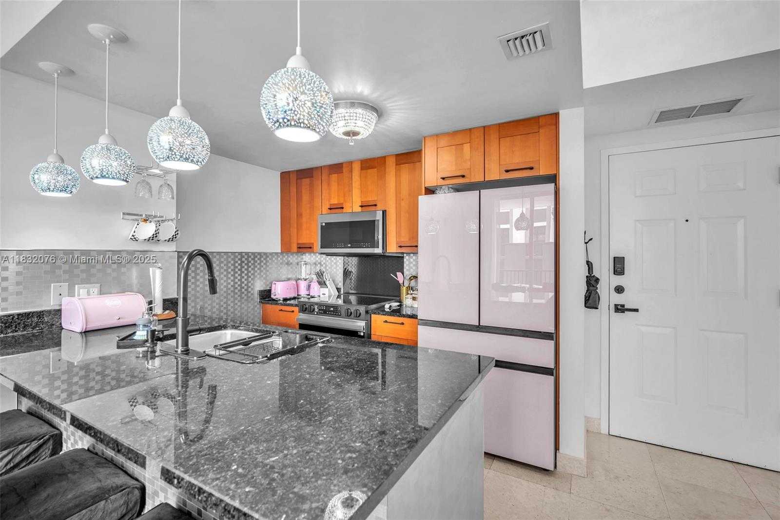 Small Image of 4100 SALZEDO ST #519, Coral Gables Number 6