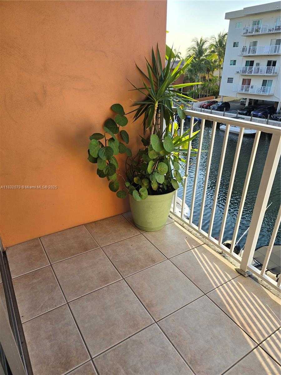 Small Image of 3545 NORTH EAST 167TH ST #304, North Miami Beach Number 5