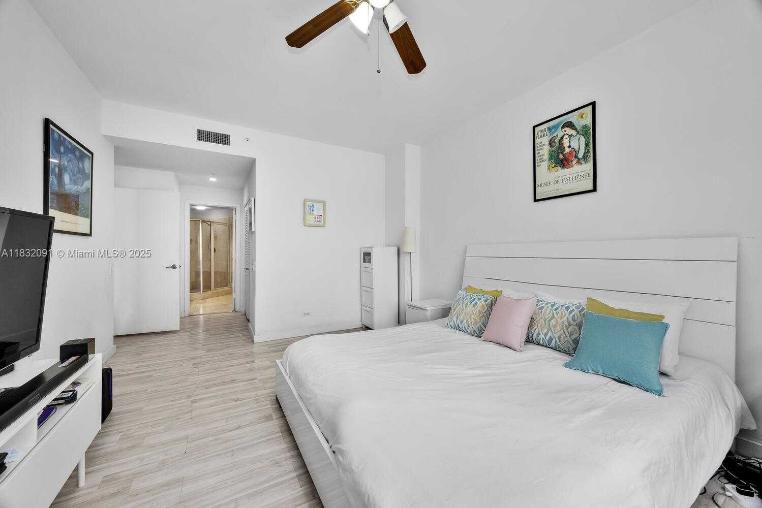 Small Image of 888 BRICKELL KEY DR #607, Miami Number 16