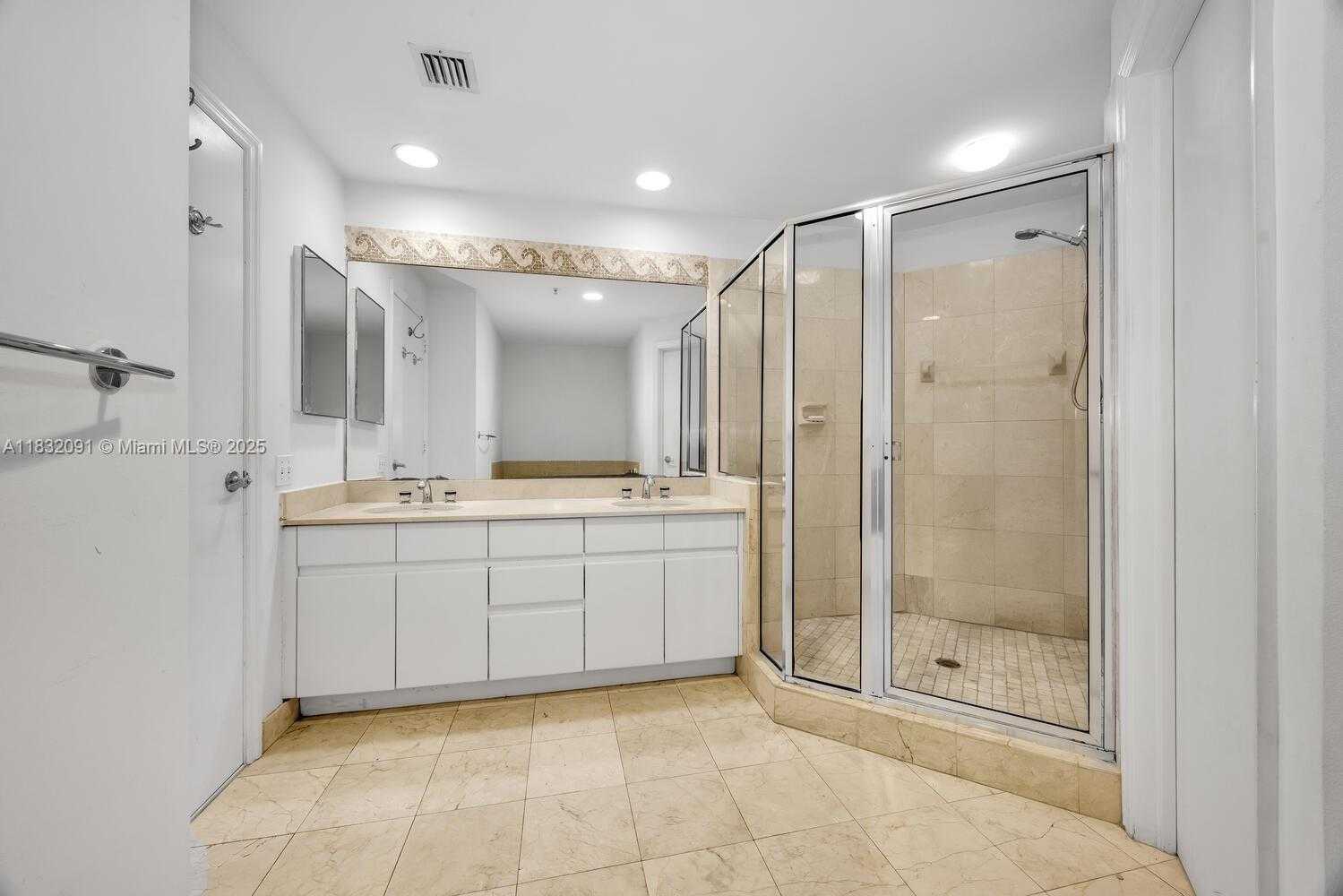 Small Image of 888 BRICKELL KEY DR #607, Miami Number 17
