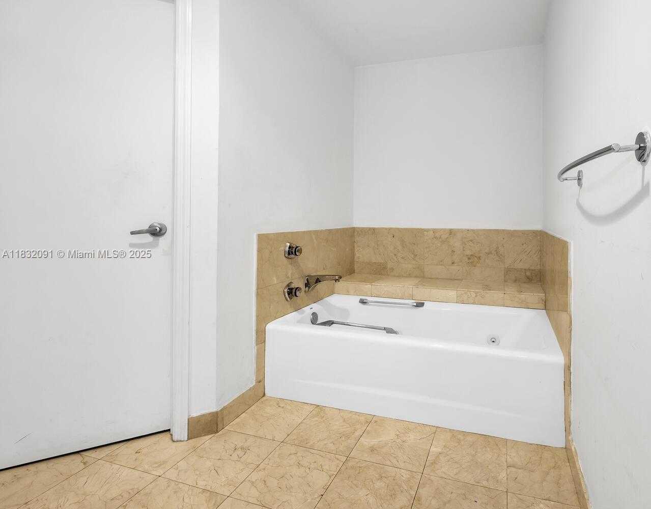 Small Image of 888 BRICKELL KEY DR #607, Miami Number 18