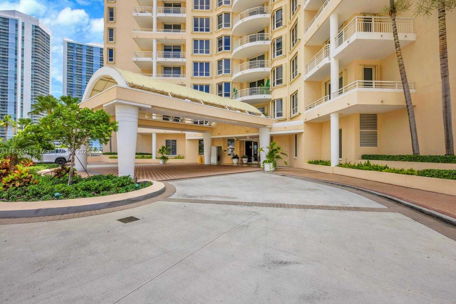 Small Image of 888 BRICKELL KEY DR #607, Miami Number 3
