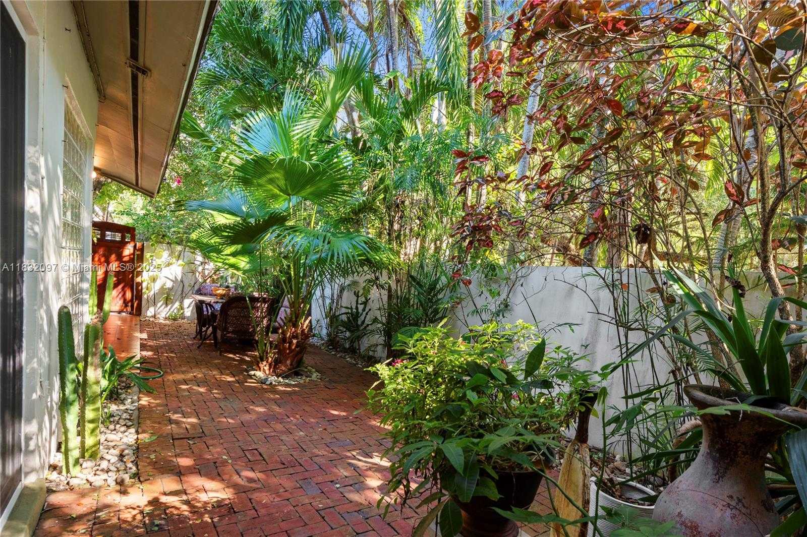 Small Image of 2900 WHITEHEAD ST #A, Miami Number 13