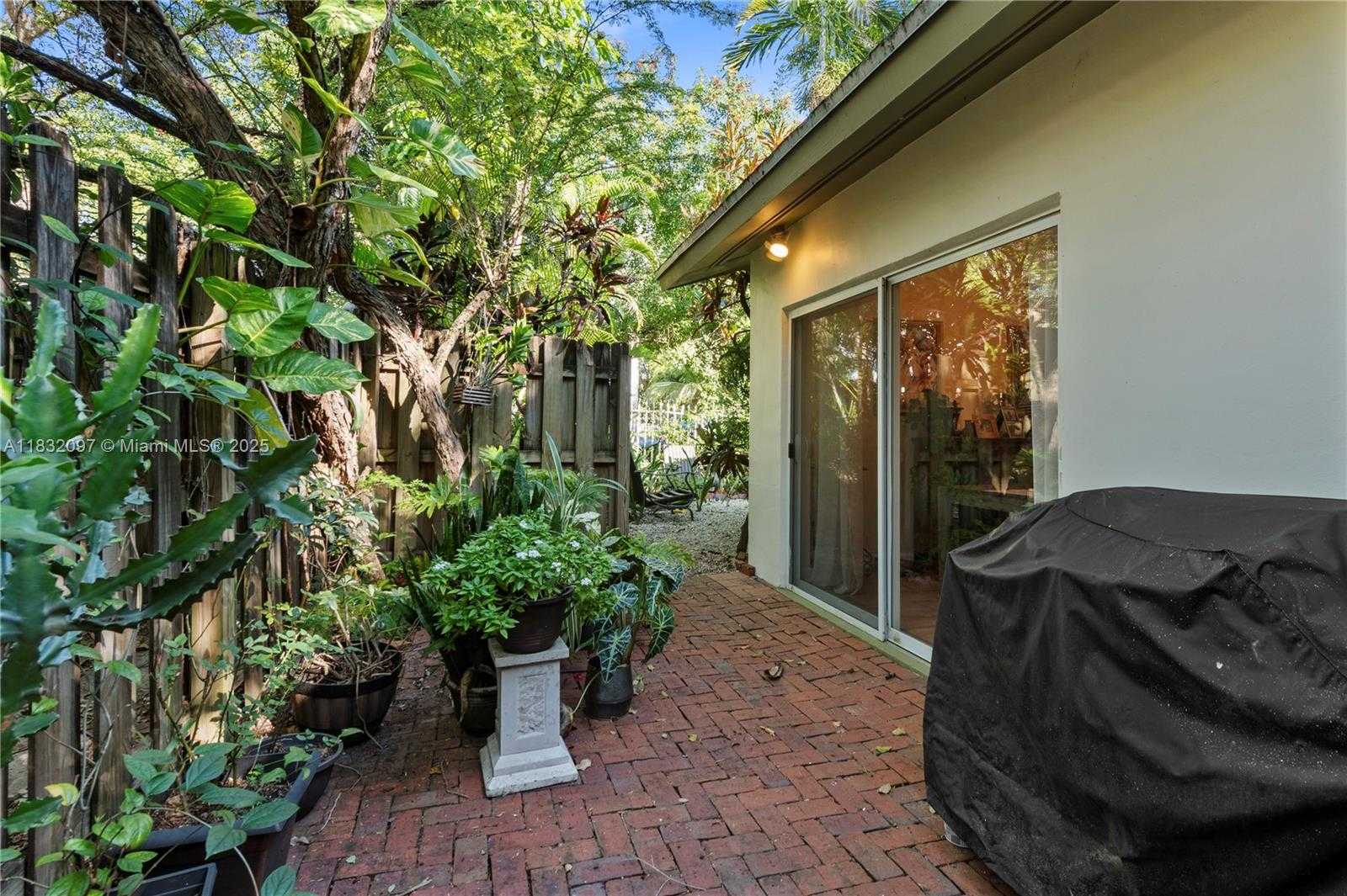 Small Image of 2900 WHITEHEAD ST #A, Miami Number 15