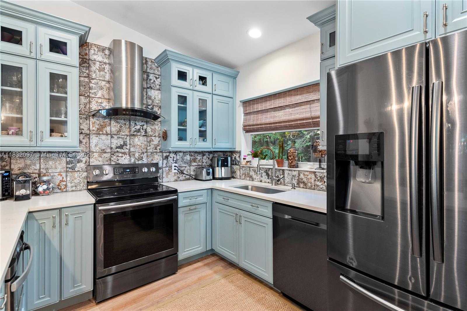 Small Image of 2900 WHITEHEAD ST #A, Miami Number 2
