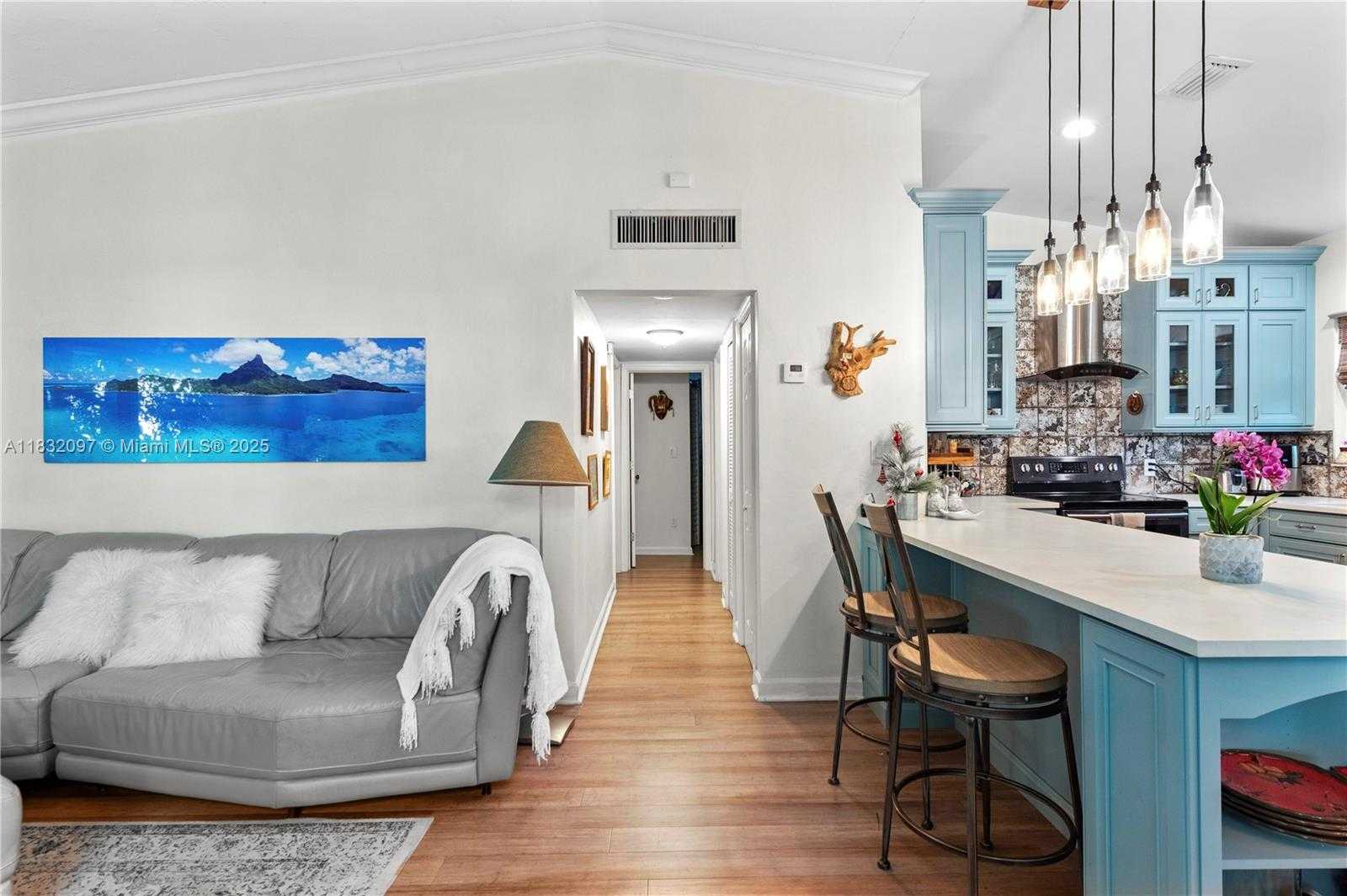 Small Image of 2900 WHITEHEAD ST #A, Miami Number 6