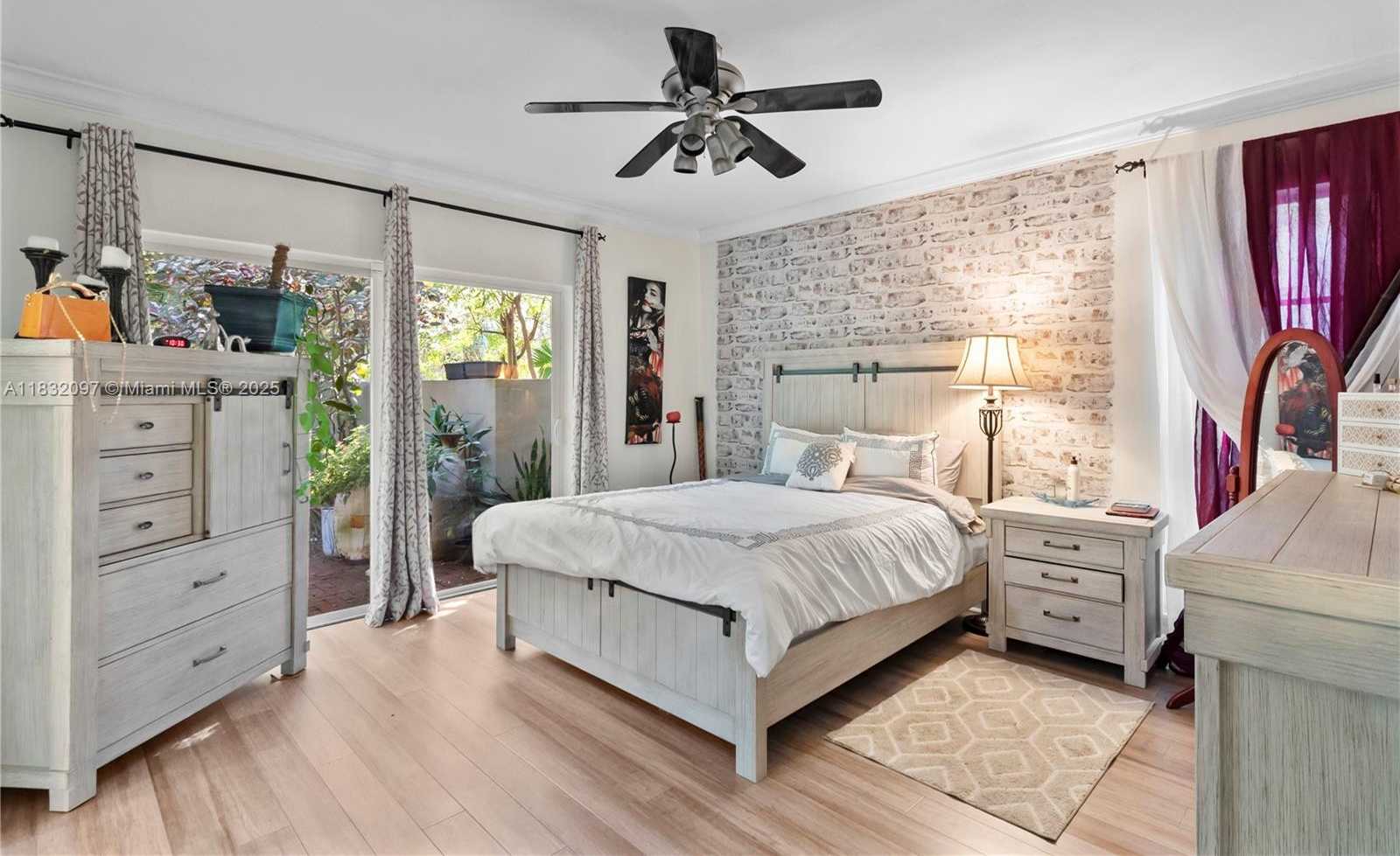 Small Image of 2900 WHITEHEAD ST #A, Miami Number 8