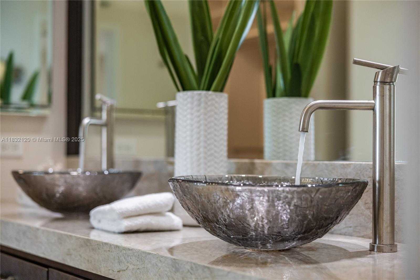 Small Image of 615 OCEAN DR #6A, Key Biscayne Number 12