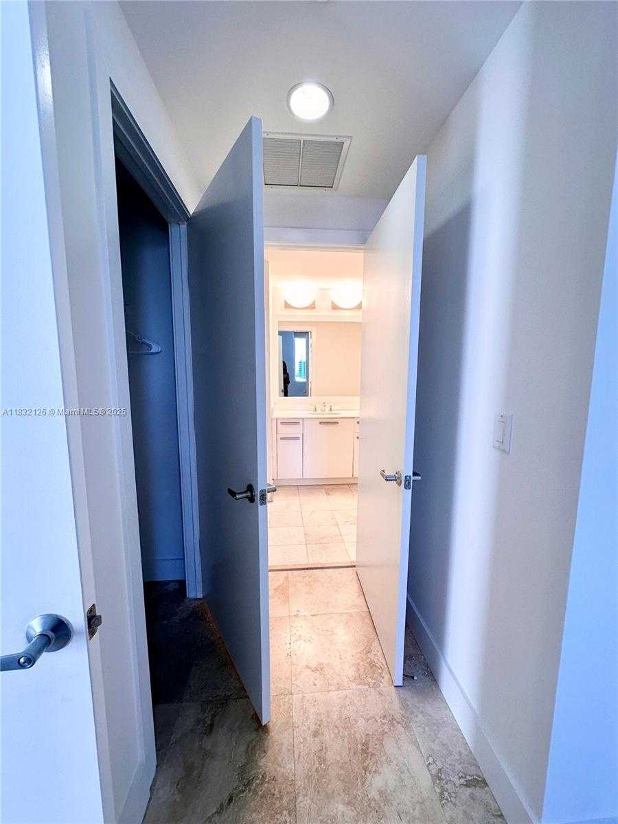Small Image of 1060 BRICKELL AVE #1815, Miami Number 12