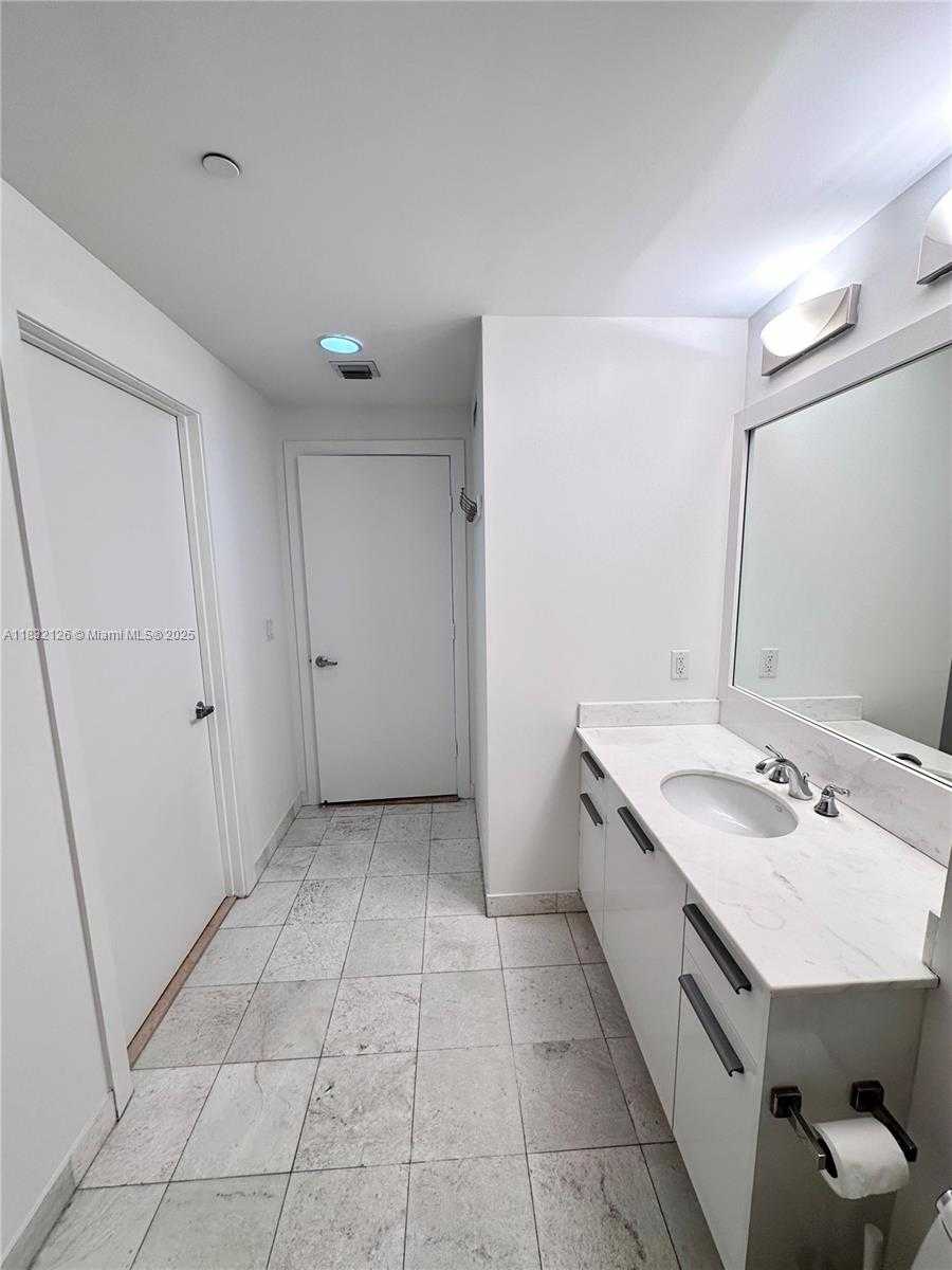 Small Image of 1060 BRICKELL AVE #1815, Miami Number 16