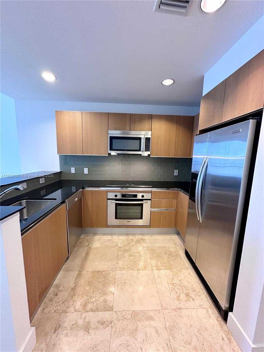 Small Image of 1060 BRICKELL AVE #1815, Miami Number 2