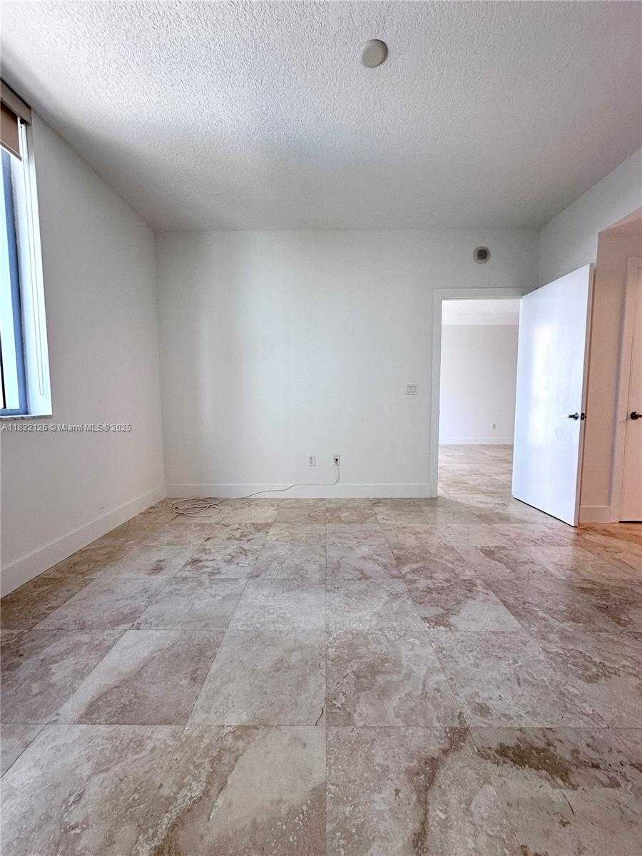 Small Image of 1060 BRICKELL AVE #1815, Miami Number 9