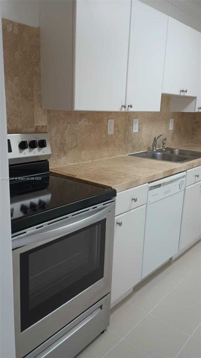 Small Image of 3731 NORTH COUNTRY CLUB DR #321, Aventura Number 2