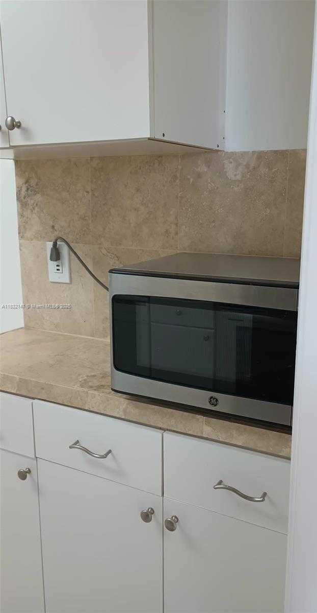 Small Image of 3731 NORTH COUNTRY CLUB DR #321, Aventura Number 4