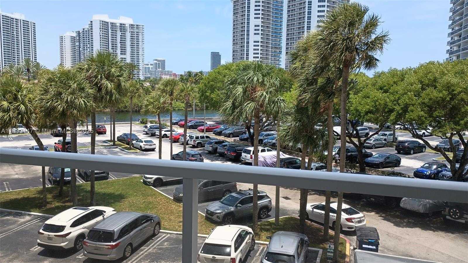 Small Image of 3731 NORTH COUNTRY CLUB DR #321, Aventura Number 5