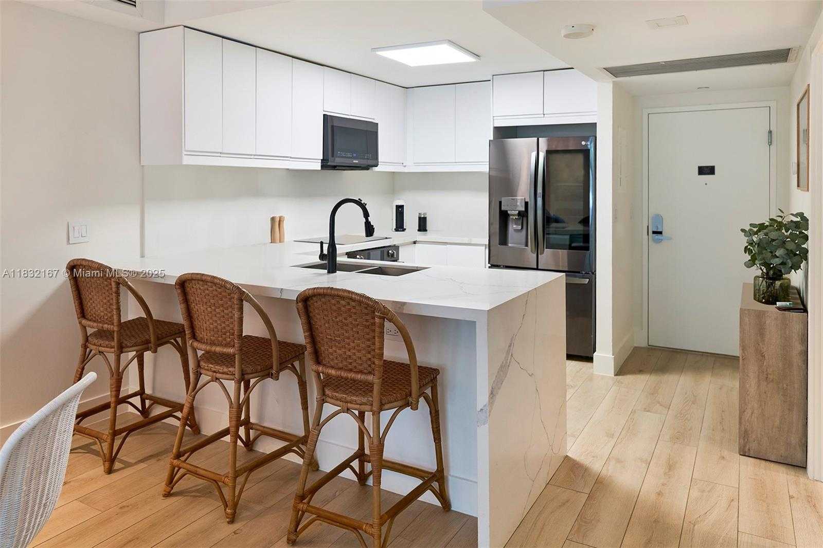 Small Image of 2301 COLLINS AVE #329, Miami Beach Number 6