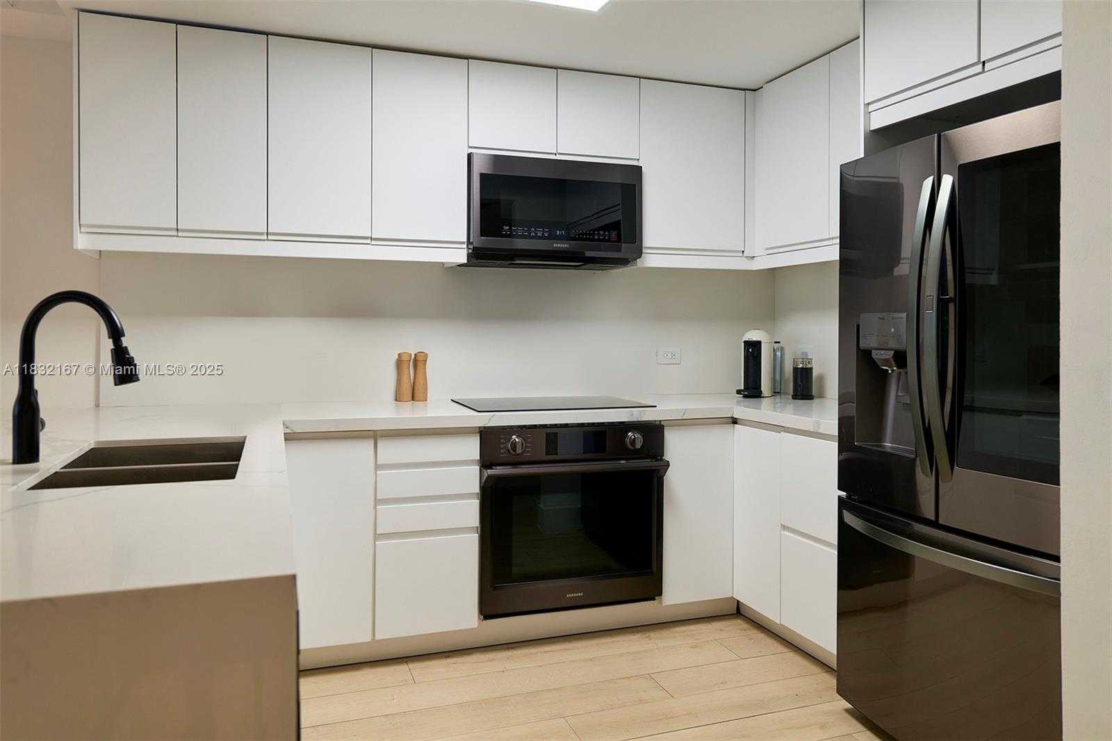 Small Image of 2301 COLLINS AVE #329, Miami Beach Number 7