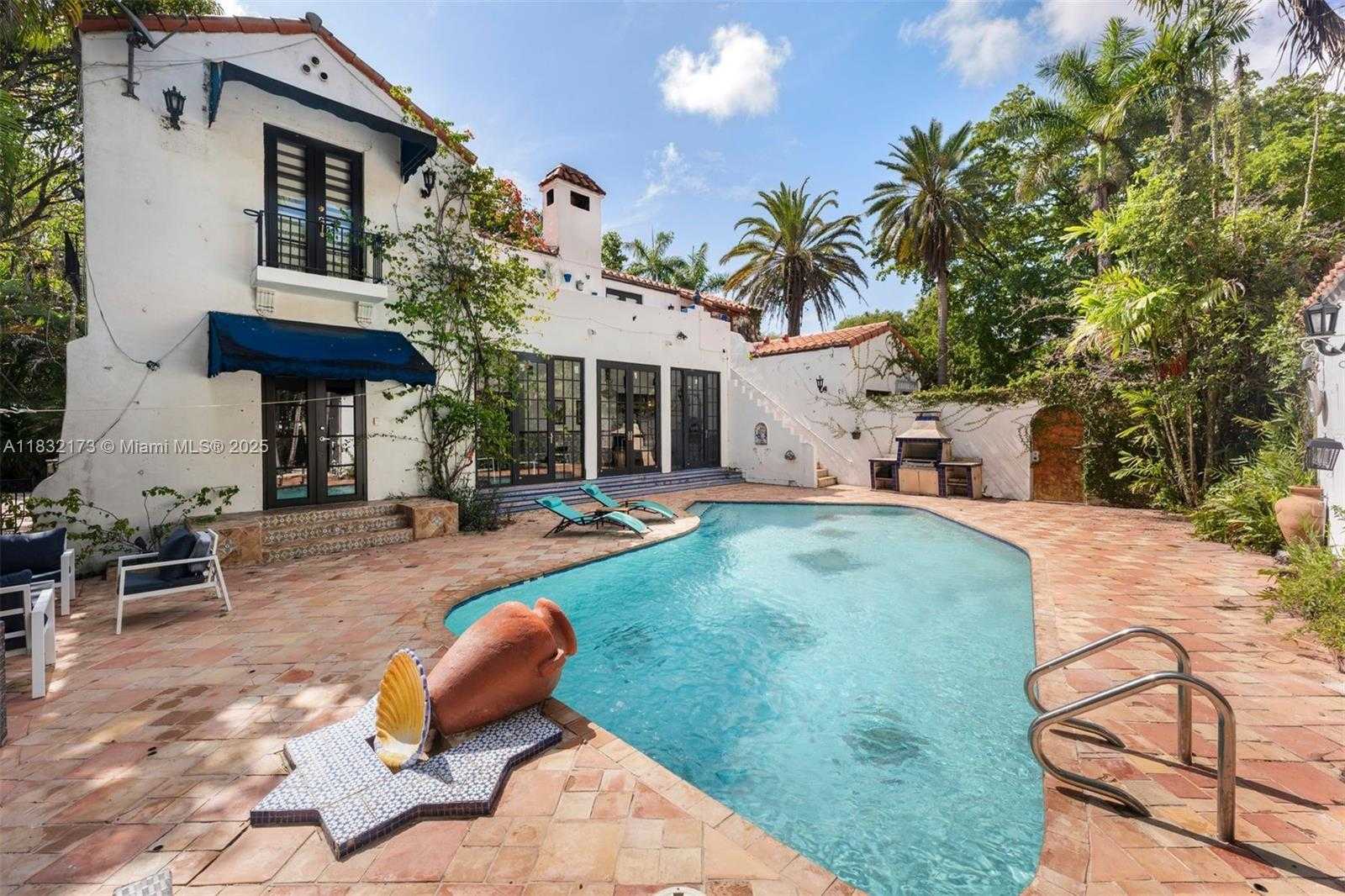 Small Image of 1624 GRANADA BLVD, Coral Gables Number 27