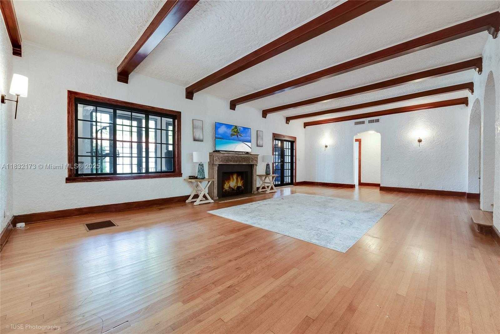 Small Image of 1624 GRANADA BLVD, Coral Gables Number 3