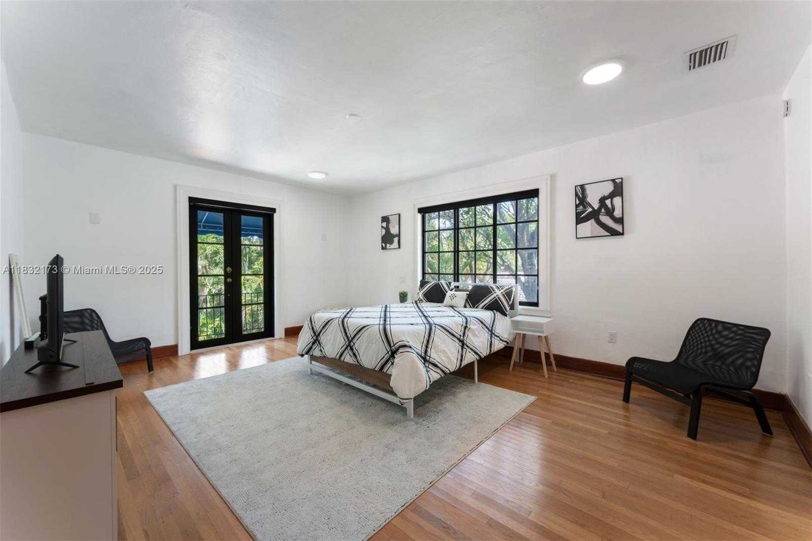 Small Image of 1624 GRANADA BLVD, Coral Gables Number 78