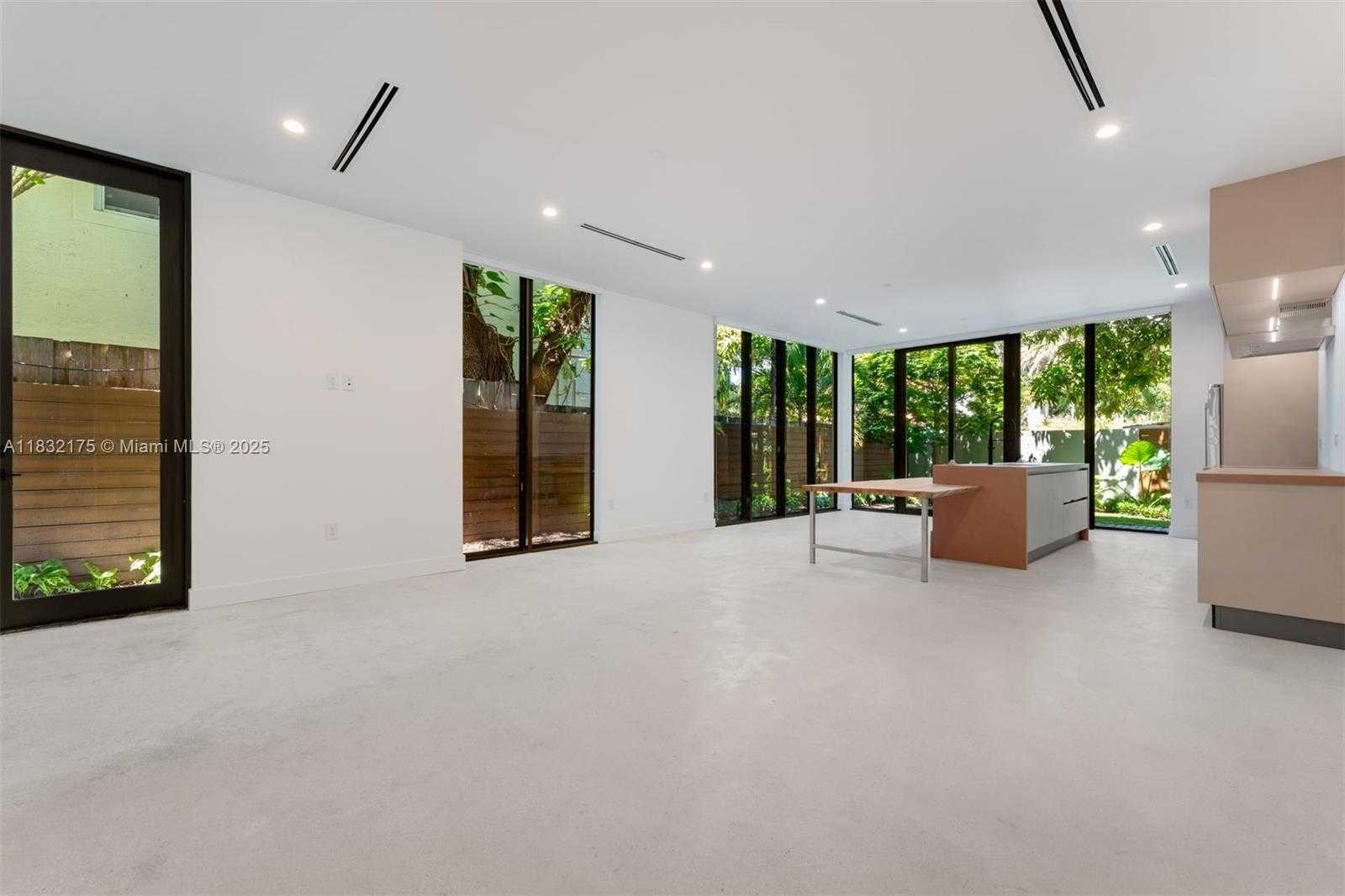 Small Image of 3270 GIFFORD LANE #3270, Miami Number 10