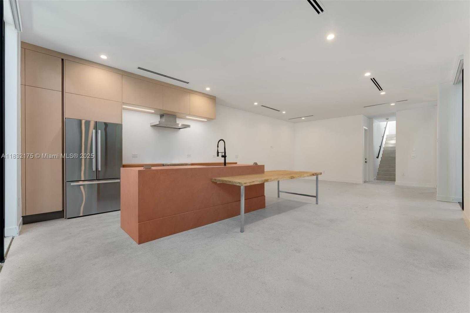 Small Image of 3270 GIFFORD LANE #3270, Miami Number 12