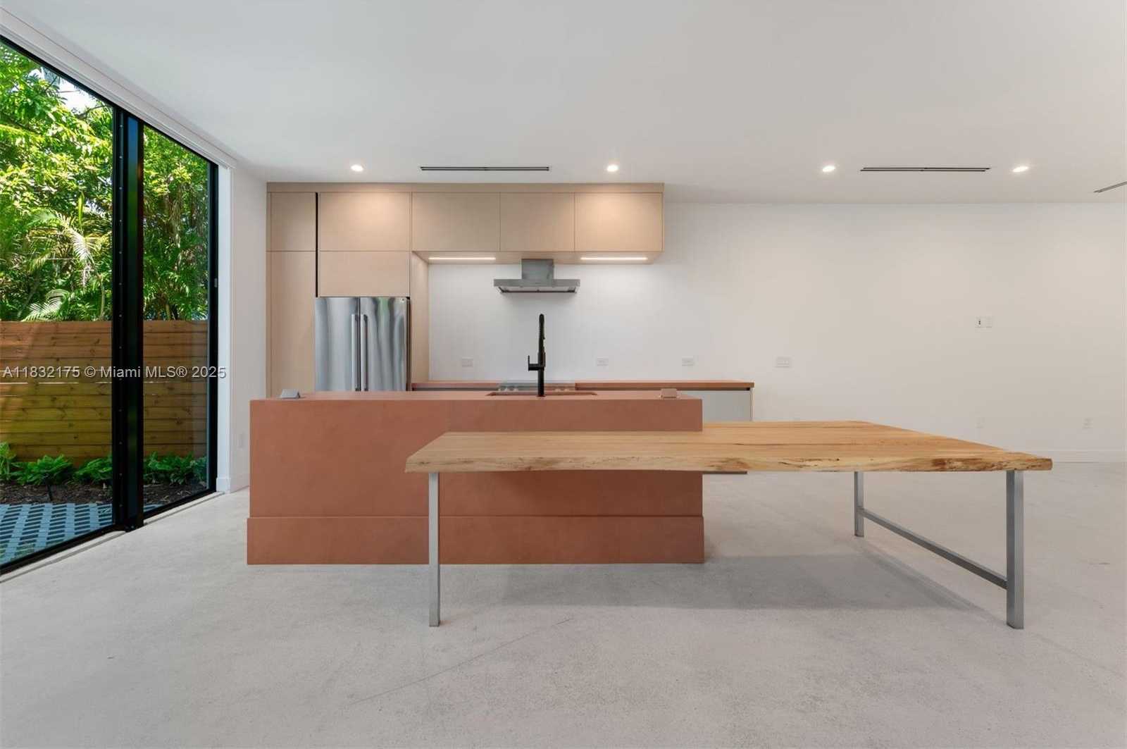 Small Image of 3270 GIFFORD LANE #3270, Miami Number 13