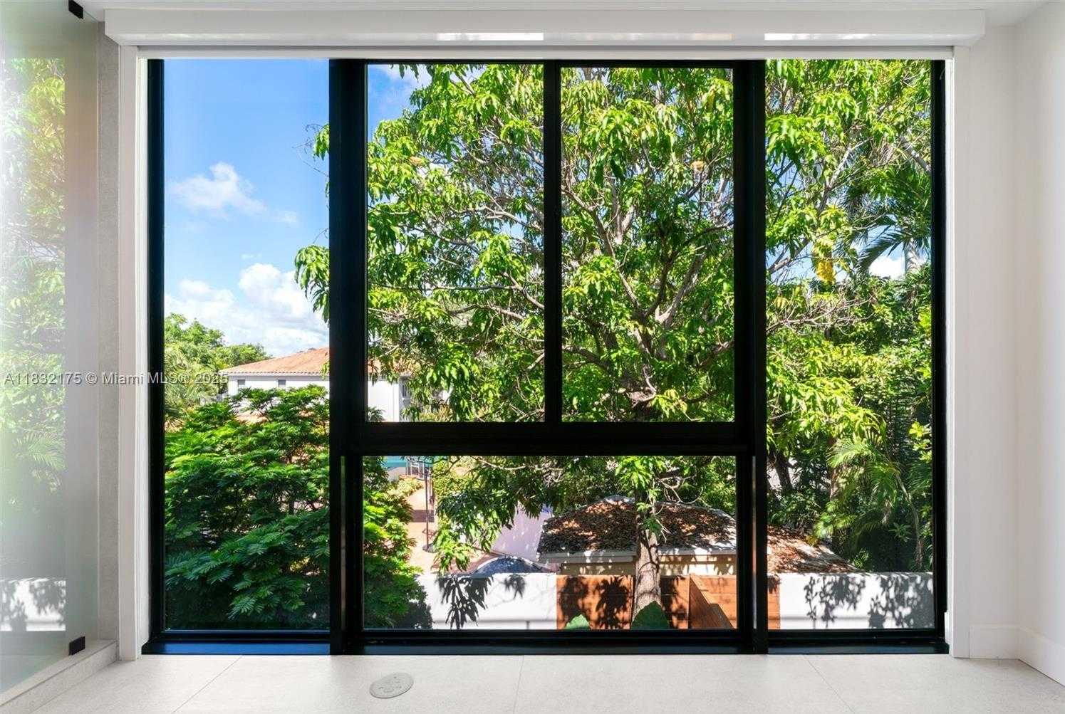 Small Image of 3270 GIFFORD LANE #3270, Miami Number 16