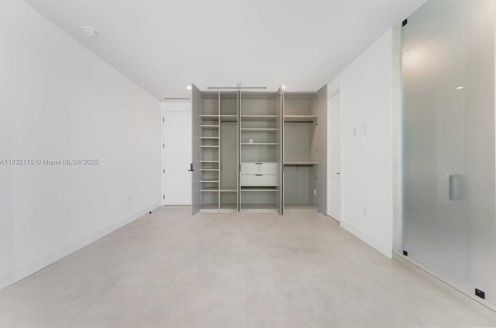 Small Image of 3270 GIFFORD LANE #3270, Miami Number 17
