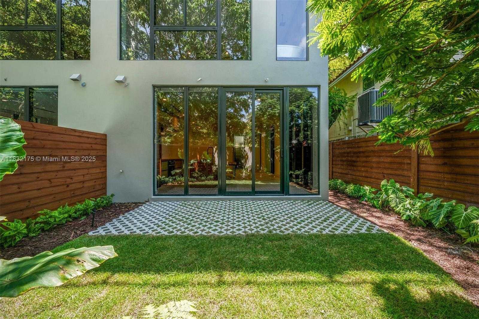 Small Image of 3270 GIFFORD LANE #3270, Miami Number 2
