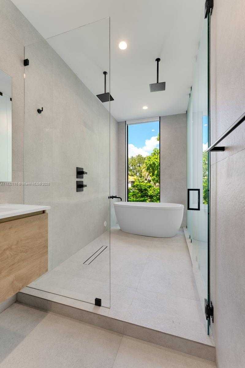 Small Image of 3270 GIFFORD LANE #3270, Miami Number 20