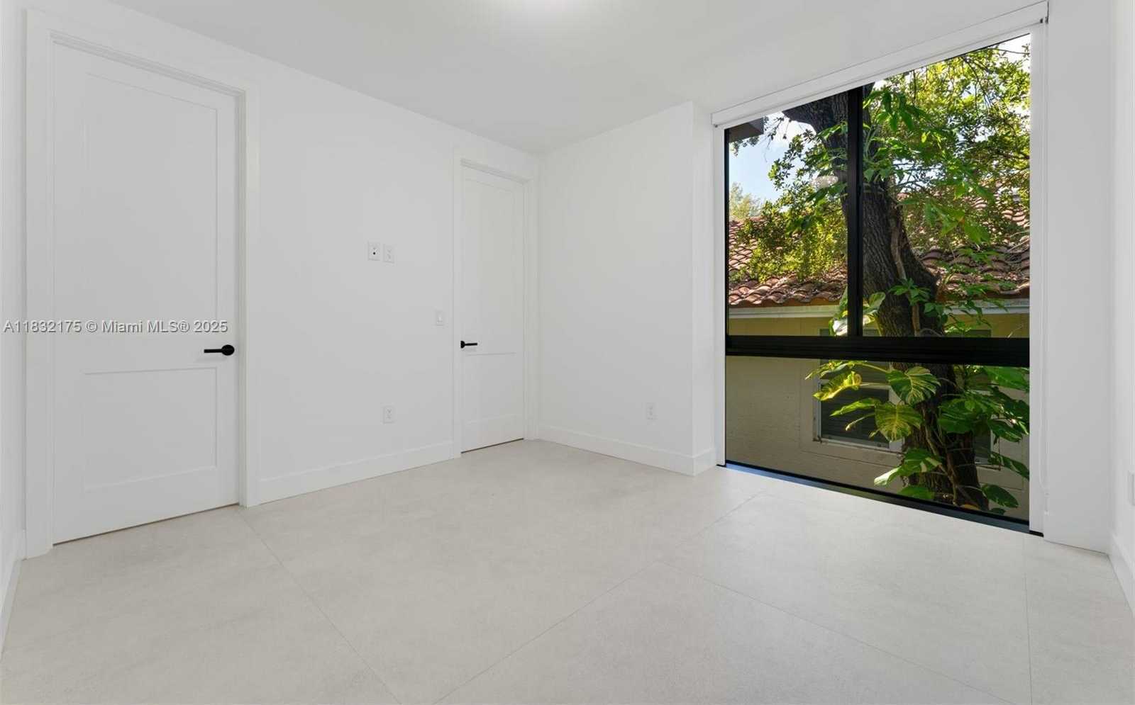 Small Image of 3270 GIFFORD LANE #3270, Miami Number 22