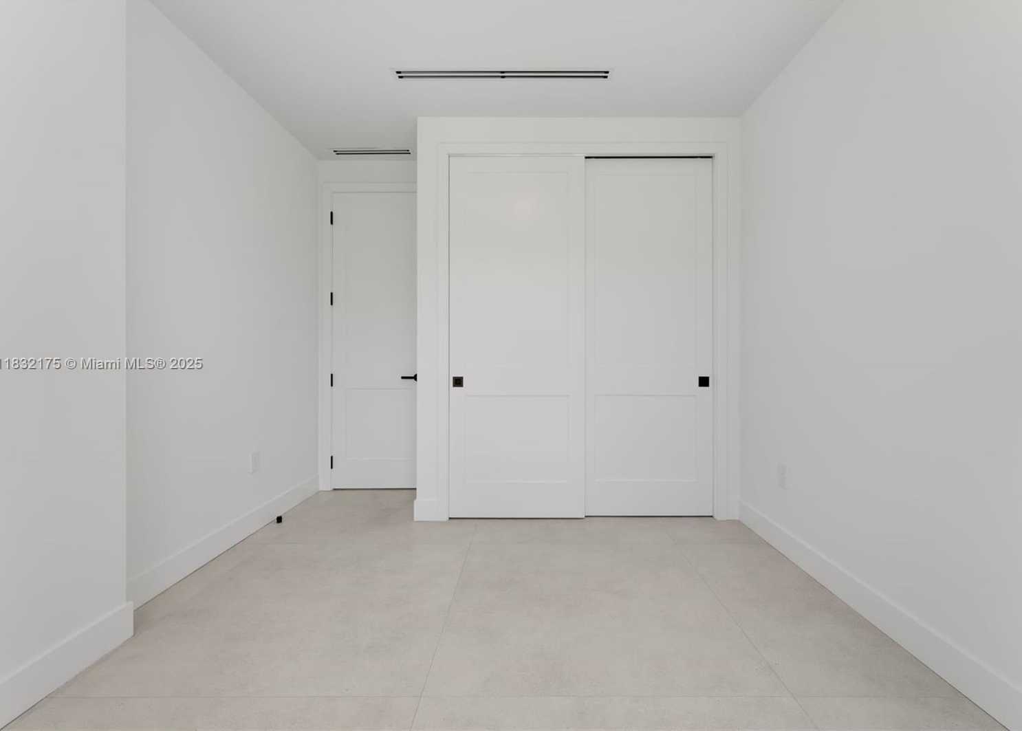 Small Image of 3270 GIFFORD LANE #3270, Miami Number 30
