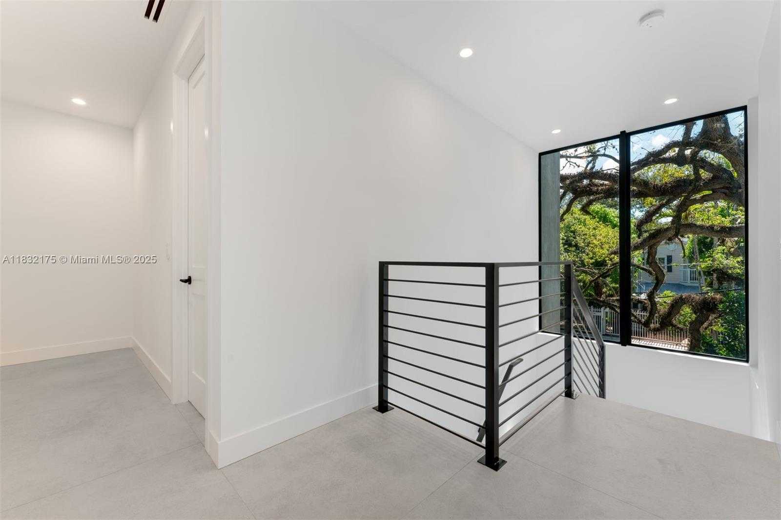 Small Image of 3270 GIFFORD LANE #3270, Miami Number 32